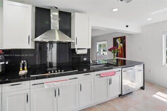 2000 SW 4th Ave in Fort Lauderdale, FL - Building Photo - Building Photo
