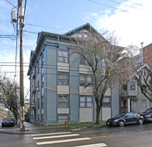 2086 NW Kearney St Apartamentos