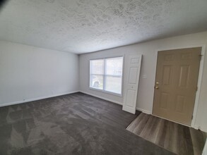 6102 Mayna Dr in Louisville, KY - Building Photo - Building Photo