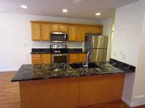 6955 Jordan Cl Cir in West Jordan, UT - Foto de edificio - Building Photo