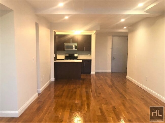 3030 Middletown Rd in Bronx, NY - Building Photo - Building Photo