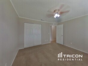2303 Silver Hill Ct in Valrico, FL - Building Photo - Building Photo