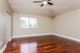 9229 SW 157th Ct in Miami, FL - Foto de edificio - Building Photo