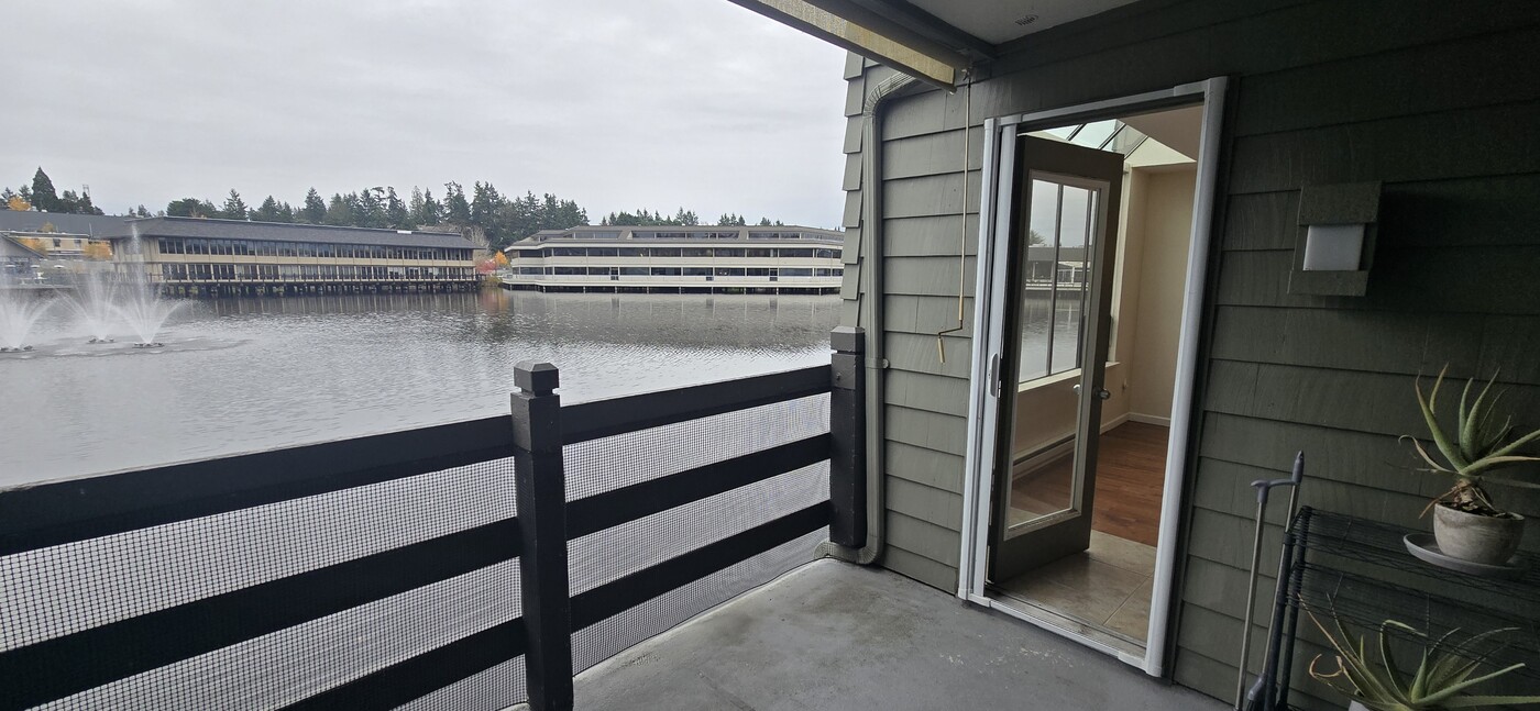 7 Lake Bellevue Dr in Bellevue, WA - Foto de edificio