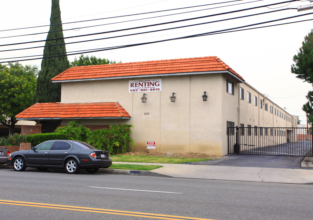 Normandie Apartments in Downey, CA - Foto de edificio