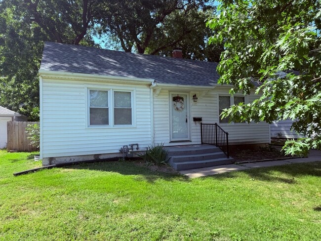 1117 SW Cambridge Ave in Topeka, KS - Building Photo - Building Photo