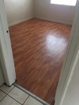 947 W 80th St, Unit 4 in Los Angeles, CA - Building Photo