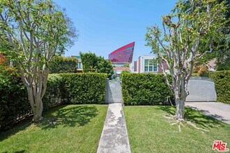 704 Westbourne Dr in West Hollywood, CA - Building Photo - Building Photo