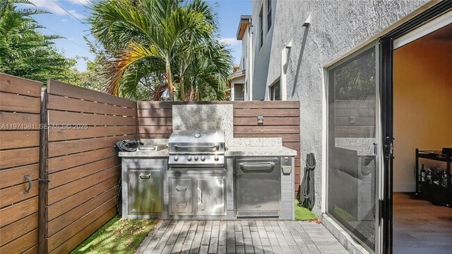 10455 NW 82nd St in Doral, FL - Foto de edificio - Building Photo