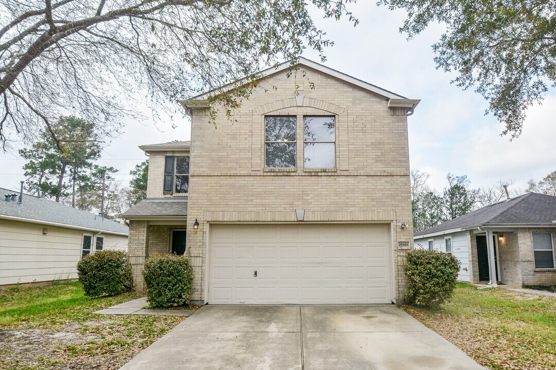 22951 Twisting Pine Dr in Spring, TX - Building Photo