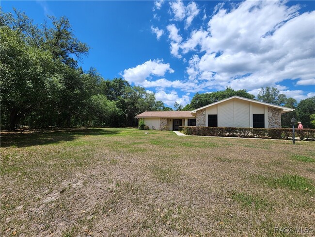 487 W Pearson St in Hernando, FL - Foto de edificio - Building Photo