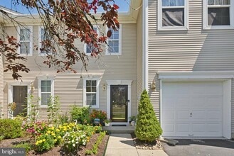 7 Leeds Ct in West Windsor Township, NJ - Building Photo - Building Photo