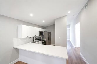 2769 W 74th Terrace in Hialeah, FL - Building Photo - Building Photo