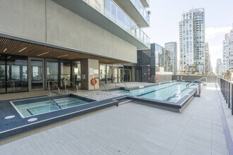 777-777 Richards St in Vancouver, BC - Building Photo - Building Photo