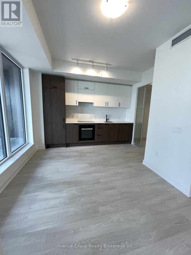 1 Quarrington Lane in North York, ON - Building Photo - Building Photo