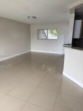 3425 NW 44th St in Lauderdale Lakes, FL - Building Photo - Building Photo