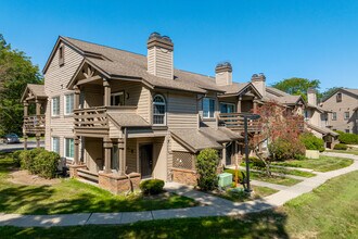 Pointe Inverness in Fort Wayne, IN - Building Photo - Building Photo