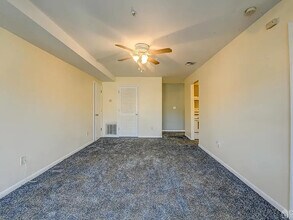 143 College Dr in Edison, NJ - Building Photo - Building Photo
