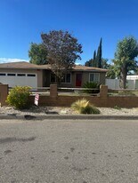 1054 Brady Ln in Calimesa, CA - Building Photo