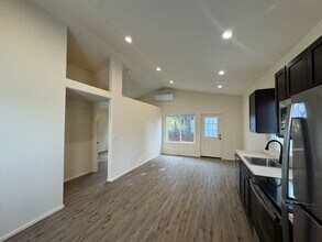 11072 SW Sunny Hl Ln in Beaverton, OR - Building Photo - Building Photo