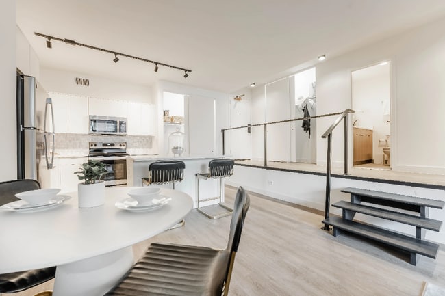 property at 33 E Chestnut St