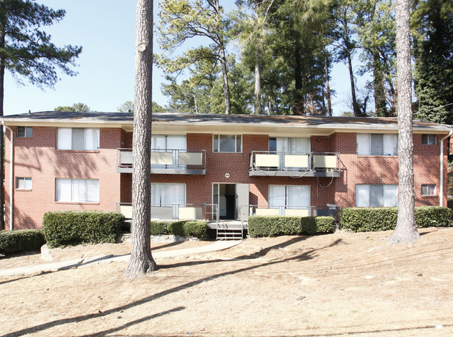 Buckhead Plaza in Brookhaven, GA - Foto de edificio - Building Photo