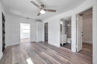 921 7th St NW in Largo, FL - Building Photo - Building Photo