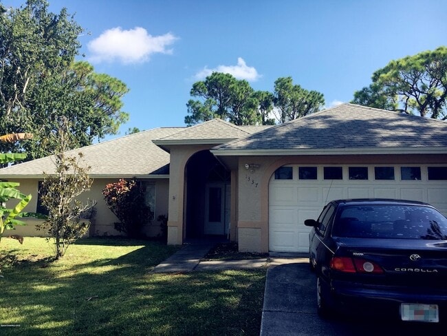 property at 1337 Helvenston St NW