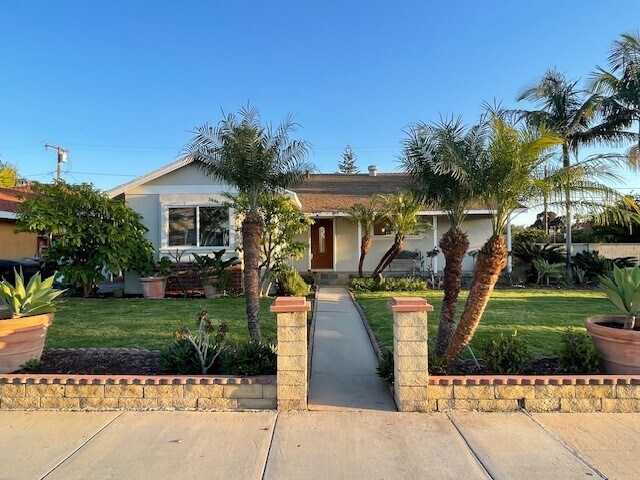 1830 E Sycamore St in Anaheim, CA - Foto de edificio