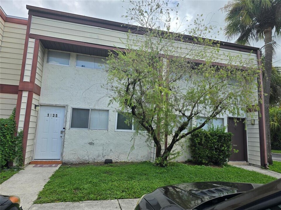 1835 Warringwood Dr in Orlando, FL - Building Photo