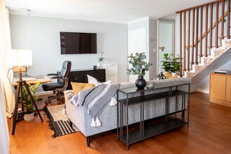200 Elm Ave, Unit #15 in Long Beach, CA - Building Photo - Building Photo