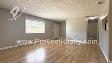 16397 Spruce St in Hesperia, CA - Building Photo - Building Photo