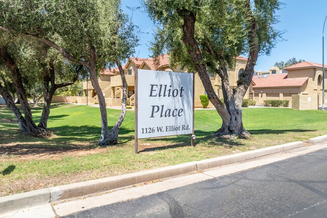 Elliot Place in Chandler, AZ - Building Photo - Building Photo