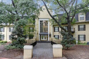 2312 Pine Heights Dr NE