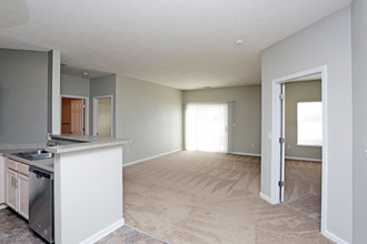 Peony Village Apartments in Omaha, NE - Foto de edificio - Interior Photo