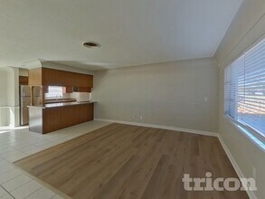 5590 26th Ave N in St. Petersburg, FL - Foto de edificio - Building Photo