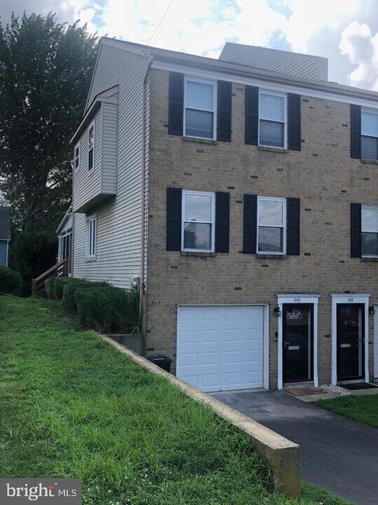 445 W 6th Ave in Conshohocken, PA - Building Photo