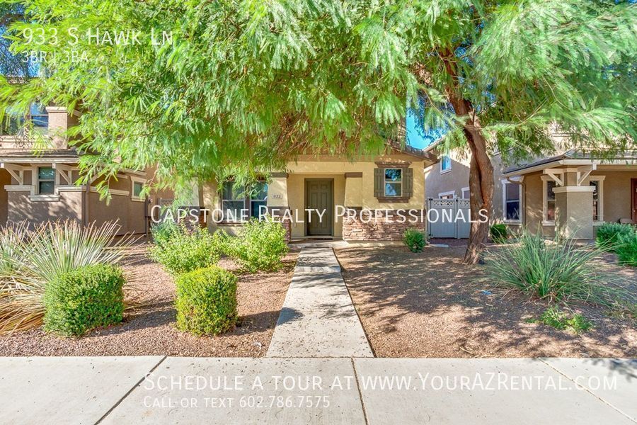 933 S Hawk Ln in Gilbert, AZ - Building Photo