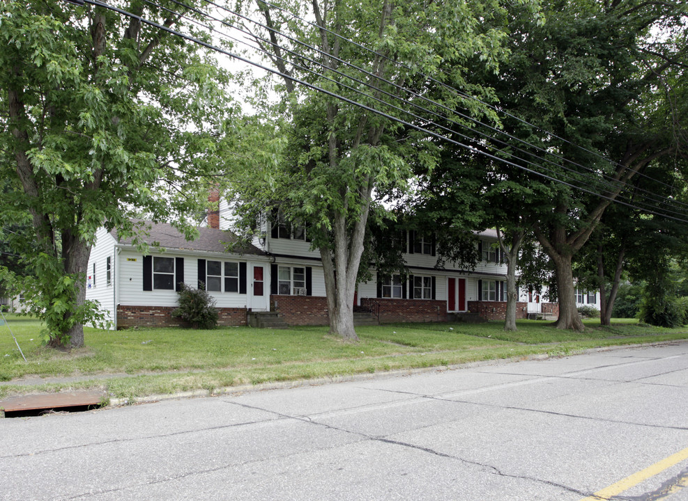 9132 N Main St in Windham, OH - Building Photo