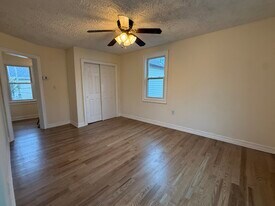 6 Warren St, Unit 6 Warren St. apartment 2 in Keyport, NJ - Building Photo