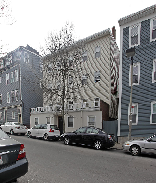 317 W 3rd St in South Boston, MA - Foto de edificio - Building Photo