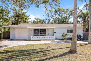5795 Hillside St in Seminole, FL - Building Photo
