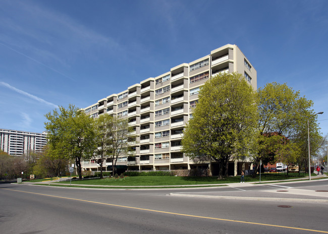 48 Grenoble Drive in Toronto, ON - Building Photo - Building Photo