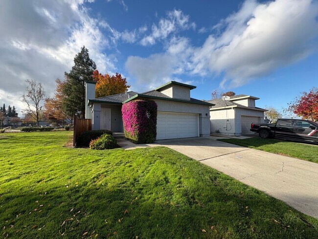 725 Rocky Creek Terrace in Brentwood, CA - Building Photo - Building Photo