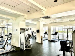 18041 Biscayne Blvd in Aventura, FL - Building Photo - Building Photo