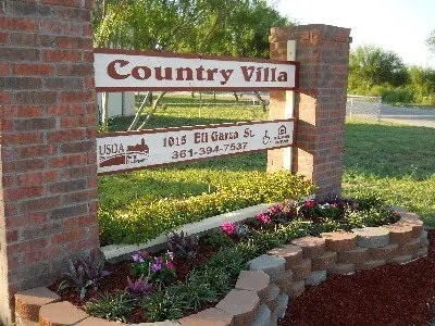 1015 Eli Garza St in Freer, TX - Building Photo - Building Photo