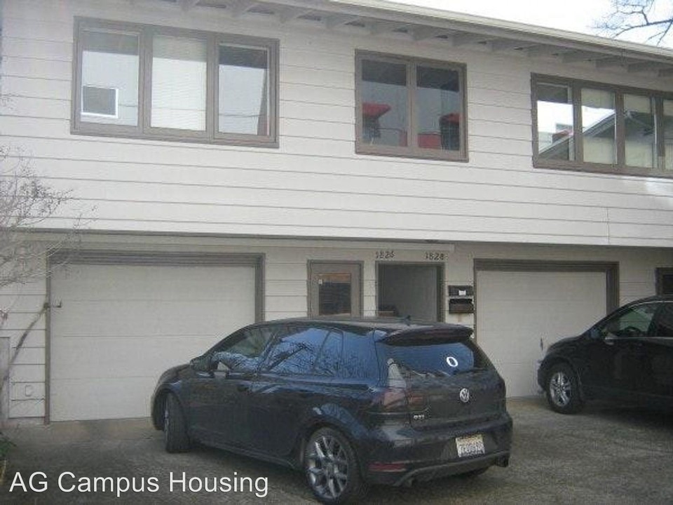 1825 University St in Eugene, OR - Building Photo