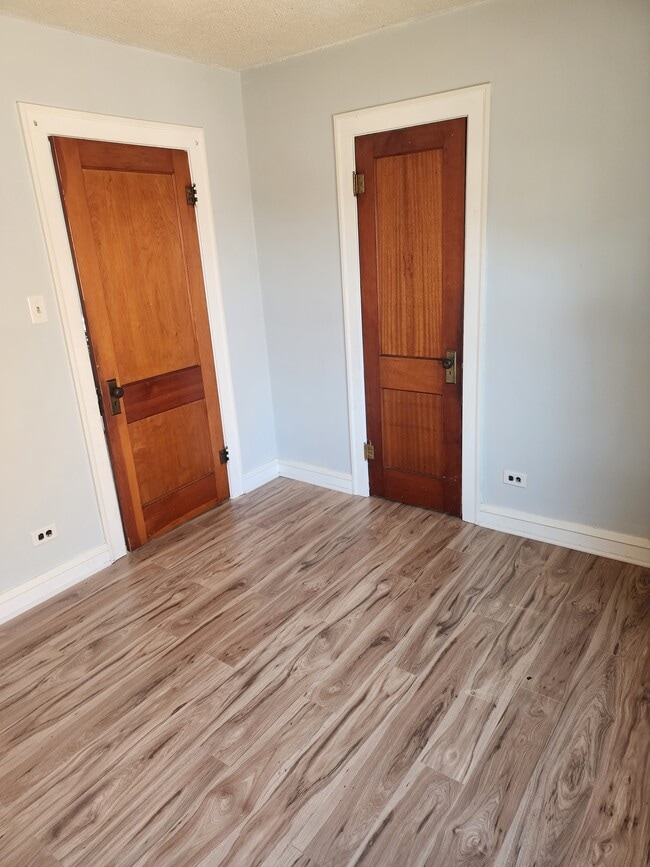 9757 S Avenue M, Unit 2 in Chicago, IL - Building Photo - Building Photo