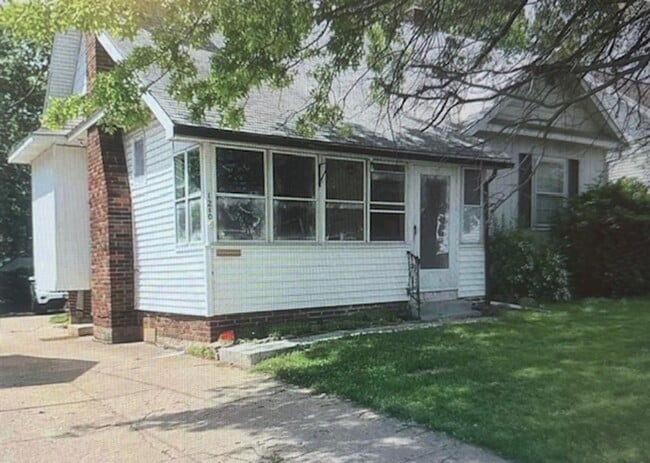property at 1210 W Mac Queen Ave