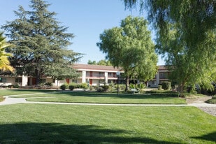 Villa Paseo Palms in Paso Robles, CA - Building Photo